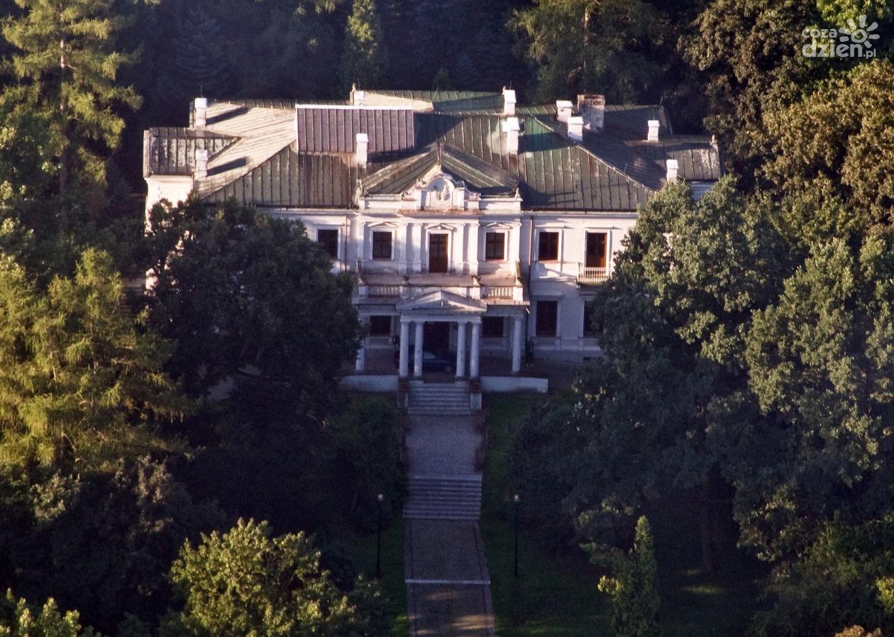 Park przy pałacu w Częstocicach odzyskuje blask 