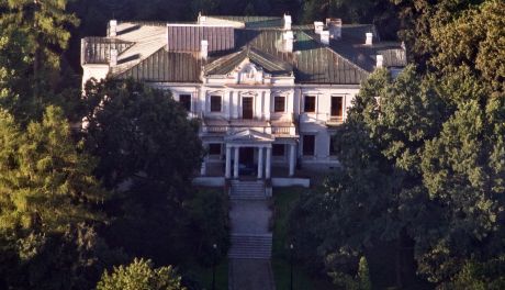 Park przy pałacu w Częstocicach odzyskuje blask 