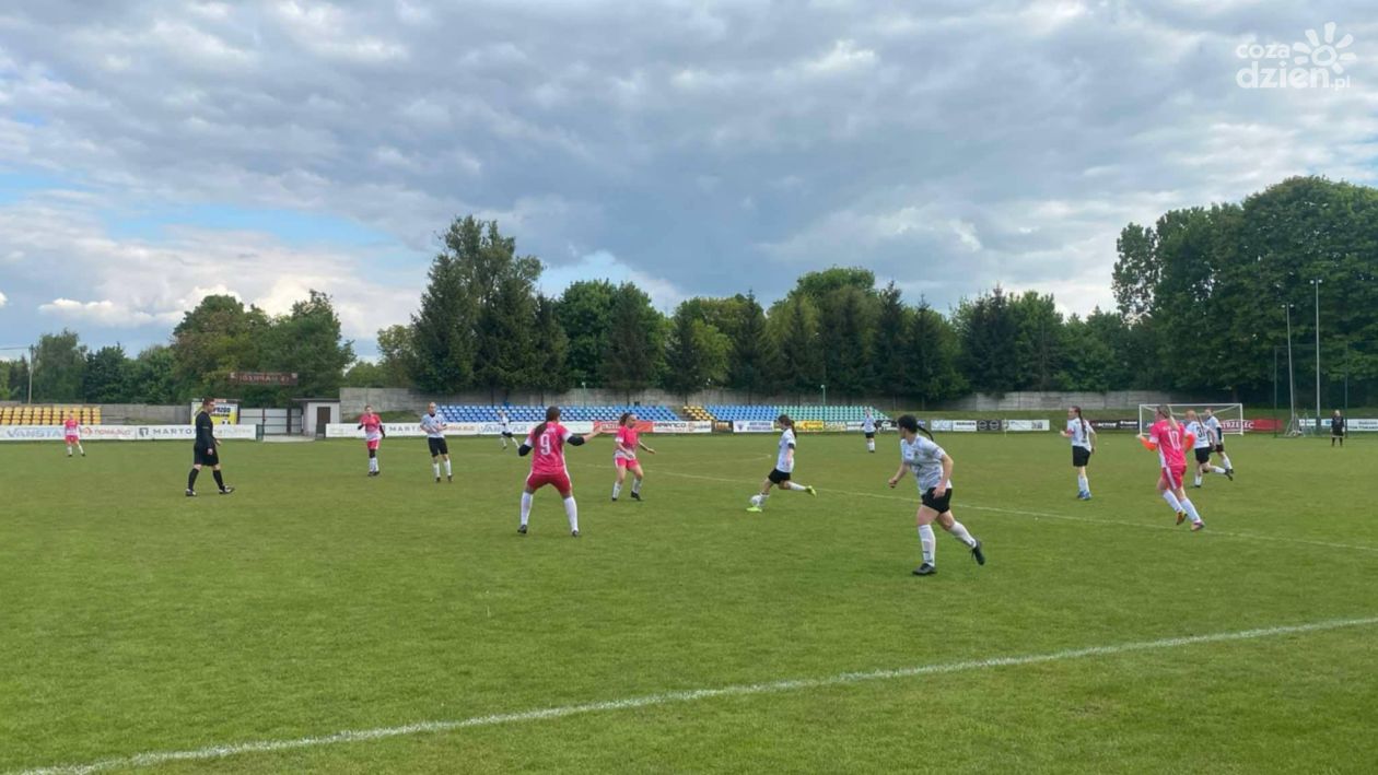 17 bramek w dwóch meczach - grała IV liga kobiet