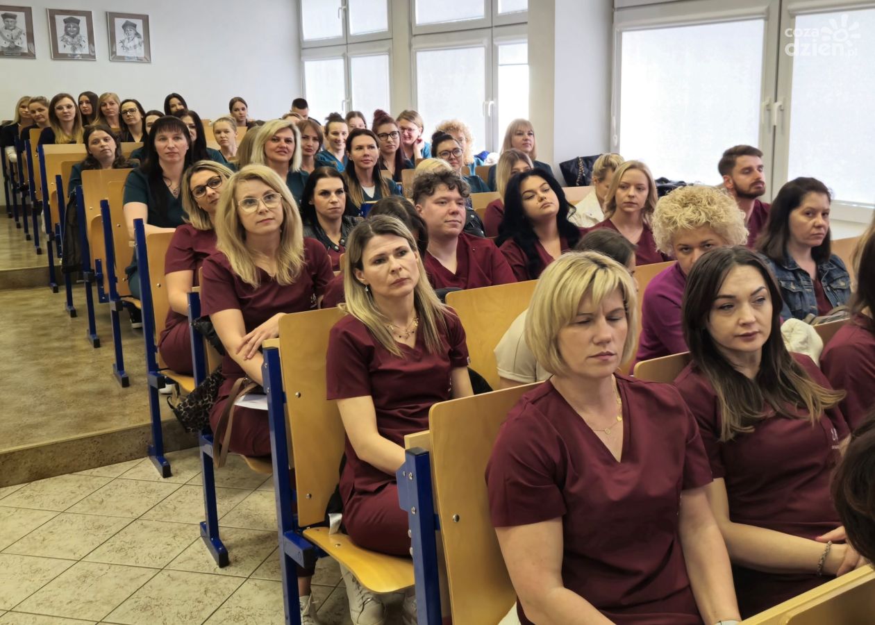 Sukcesy ostrowieckiej   uczelni w szkoleniu nowych pokoleń pielęgniarek  