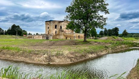 Zamek w Ćmielowie  ponownie odkrywany 