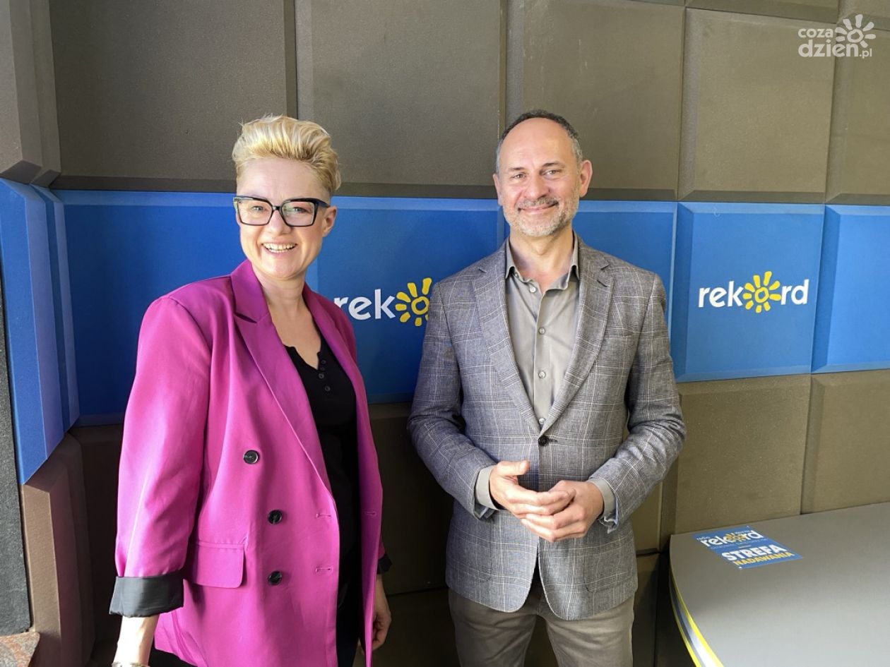 Chaos, bezruch i sztuka przemiany. Justyna Łada i Paweł Witkowski zapraszają na jubileuszową wystawę w BWA Ostrowiec