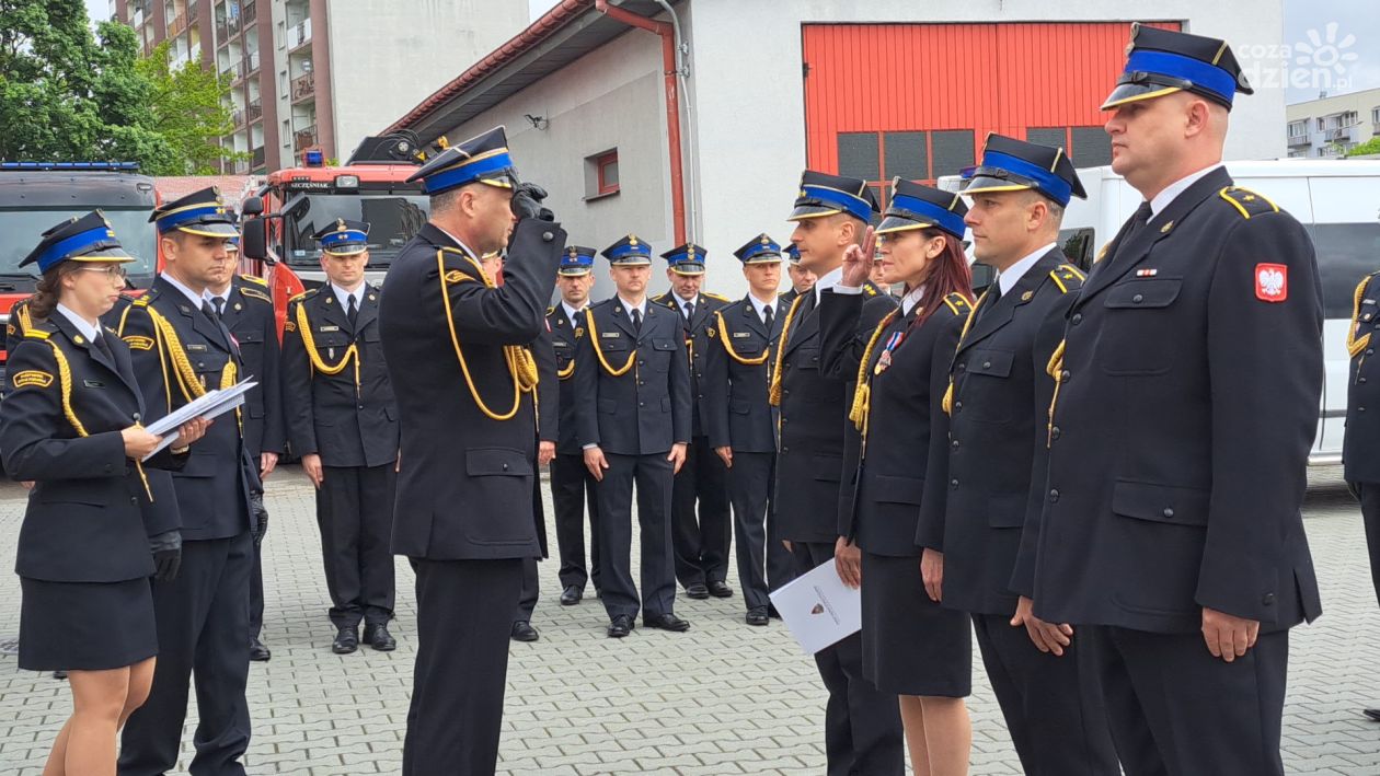 Ostrowieccy strażacy z awansami świętowali Dzień Strażaka 
