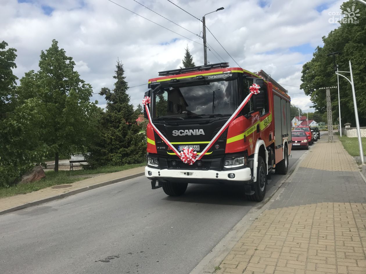 Na stulecie OSP Bodzechów otrzymała nowy wóz bojowy