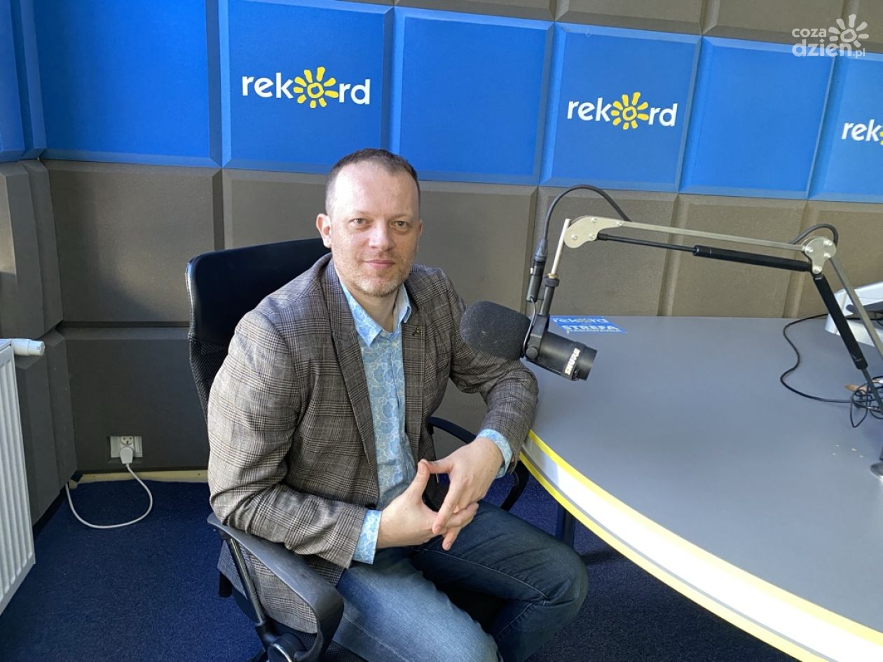 „Młodzież z Ostrowca potrafi zaskoczyć kreatywnością” – Marcin Marzec zaprasza na Jarmark Młodych Przedsiębiorczych