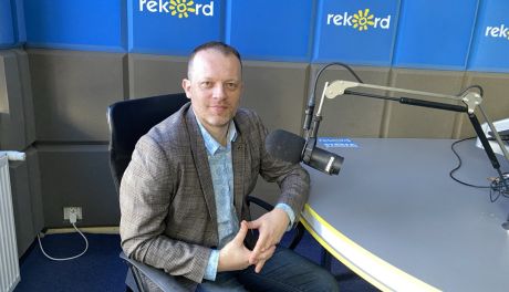 „Młodzież z Ostrowca potrafi zaskoczyć kreatywnością” – Marcin Marzec zaprasza na Jarmark Młodych Przedsiębiorczych