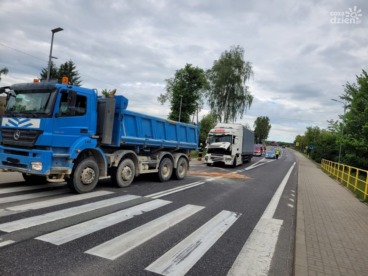 Zderzenie samochodów ciężarowych w Śladkowie Małym