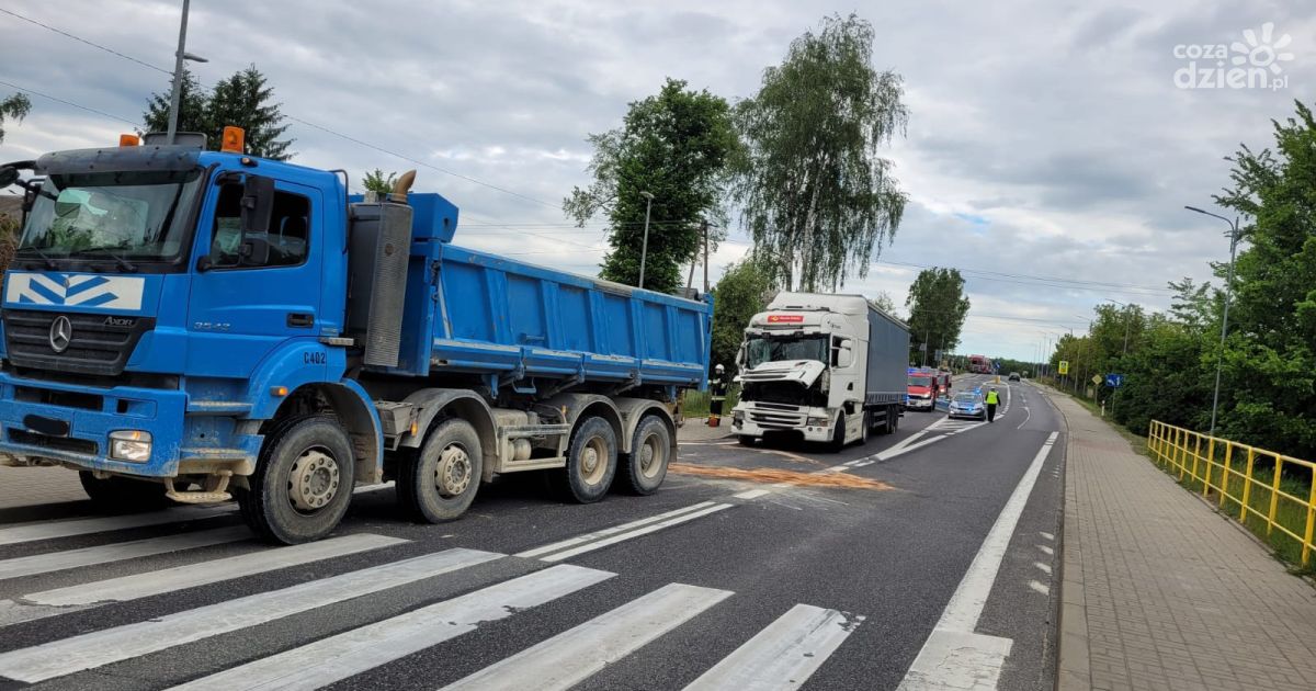 Zderzenie samochodów ciężarowych w Śladkowie Małym