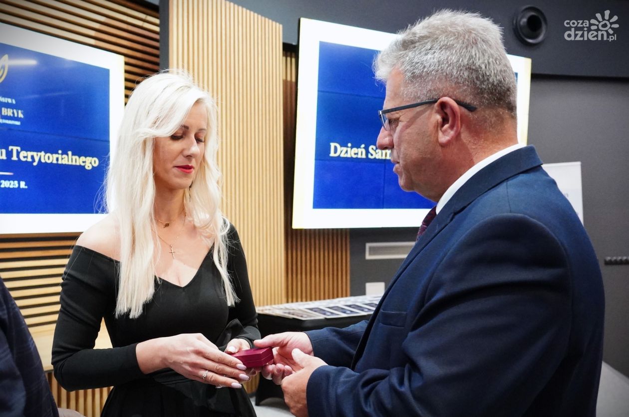 Rodzina trenera Damiana Jędrzejewskiego odebrała odznaczenie  