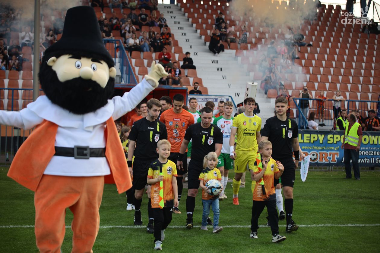 Gorąco było nie tylko na boisku - remis piłkarzy KSZO z Wisłoką Dębica