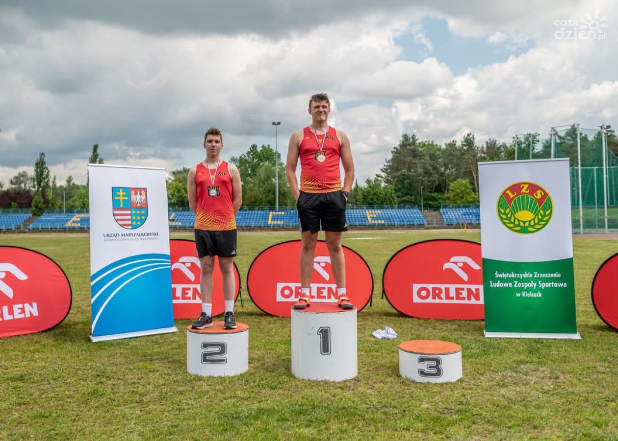 Kapitalny występ kieleckich zawodników na Mistrzostwach Województwa ŚZLA i Zrzeszenia LZS U18 i U20 w Kielcach