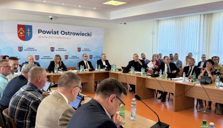 Władze powiatu ostrowieckiego z absolutorium i wotum zaufania