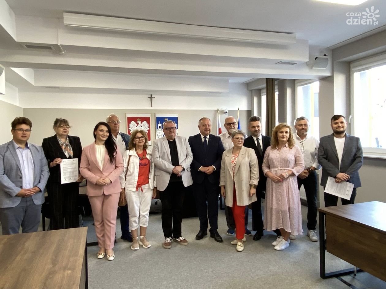 Mini-granty dla lokalnych organizacji. 40 000 zł na rozwój kultury i promocję zdrowia w Ostrowcu