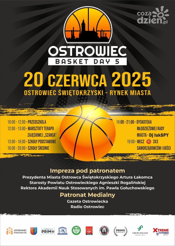 Turniej koszykówki na ostrowieckim rynku 