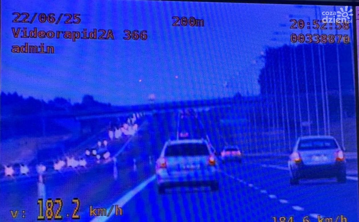 Pijany z dziećmi jechał ponad 180 km/h