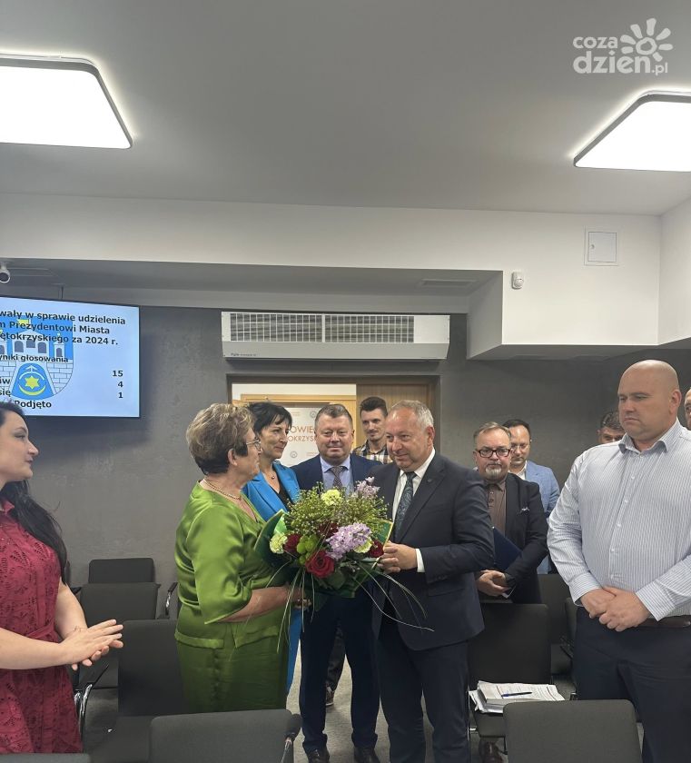 Ostrowiecki prezydent pozytywnie oceniony przez samorząd