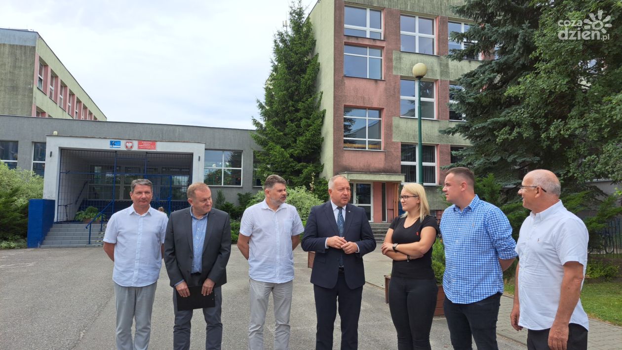 Sezon na remonty ostrowieckich placówek oświatowych rozpoczęty 