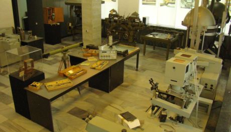 Historia opatowskiego muzeum geodezji na kartach jubileuszowego wydawnictwa 