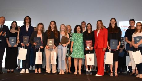 Stypendia i nagrody starosty ostrowieckiej wręczone 