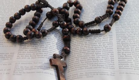 Sklep z dewocjonaliami - co można w nim znaleźć?