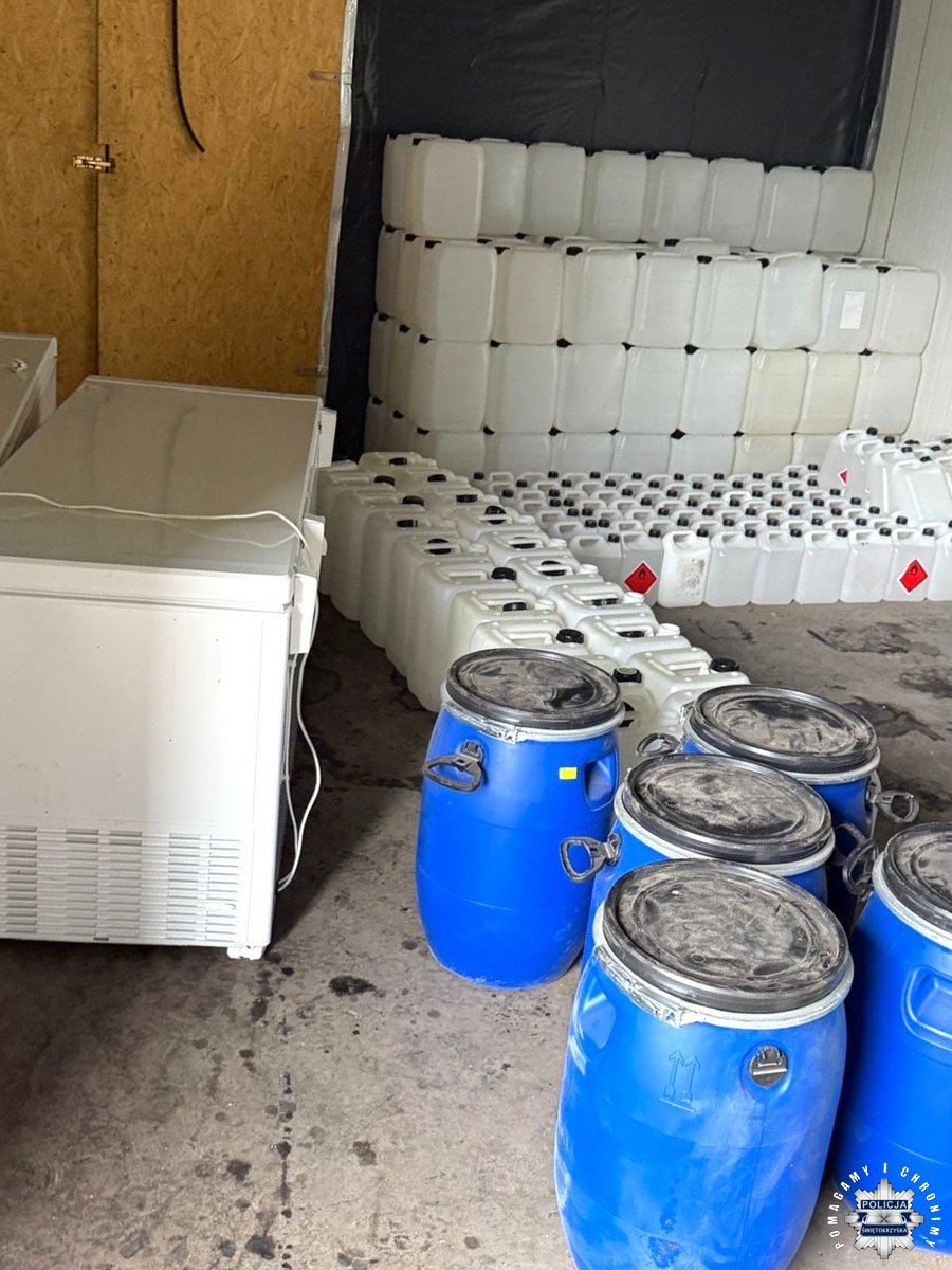 Kieleccy policjanci rozbili dużą fabrykę narkotyków w powiecie sandomierskim