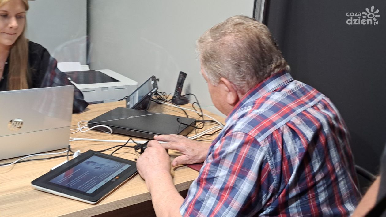 Po paszport   do Ostrowca