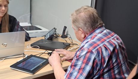 Po paszport   do Ostrowca