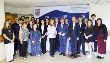 VII sesja Młodzieżowego Sejmiku Województwa Świętokrzyskiego: współpraca międzypokoleniowa i nowe inicjatywy