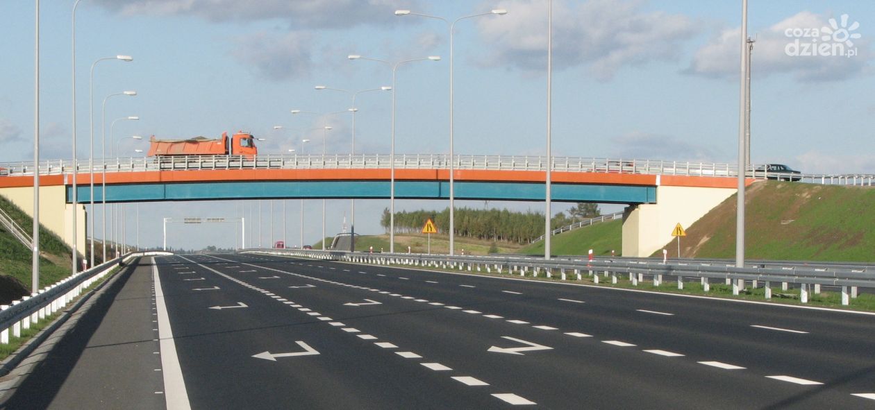 S7: zmieniona organizacja ruchu pod wiaduktem w Kajetanowie