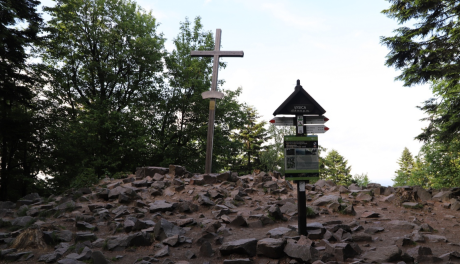 Pierwszy polski znak geodezyjny ze szczytu Łysicy zostanie odbudowany