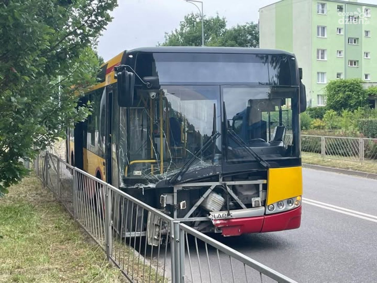 Kolizja autobusu miejskiego na ul. Jagiellońskiej