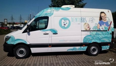 Dentobus znów w trasie. Pierwszy przystanek w sierpniu to Kurozwęki