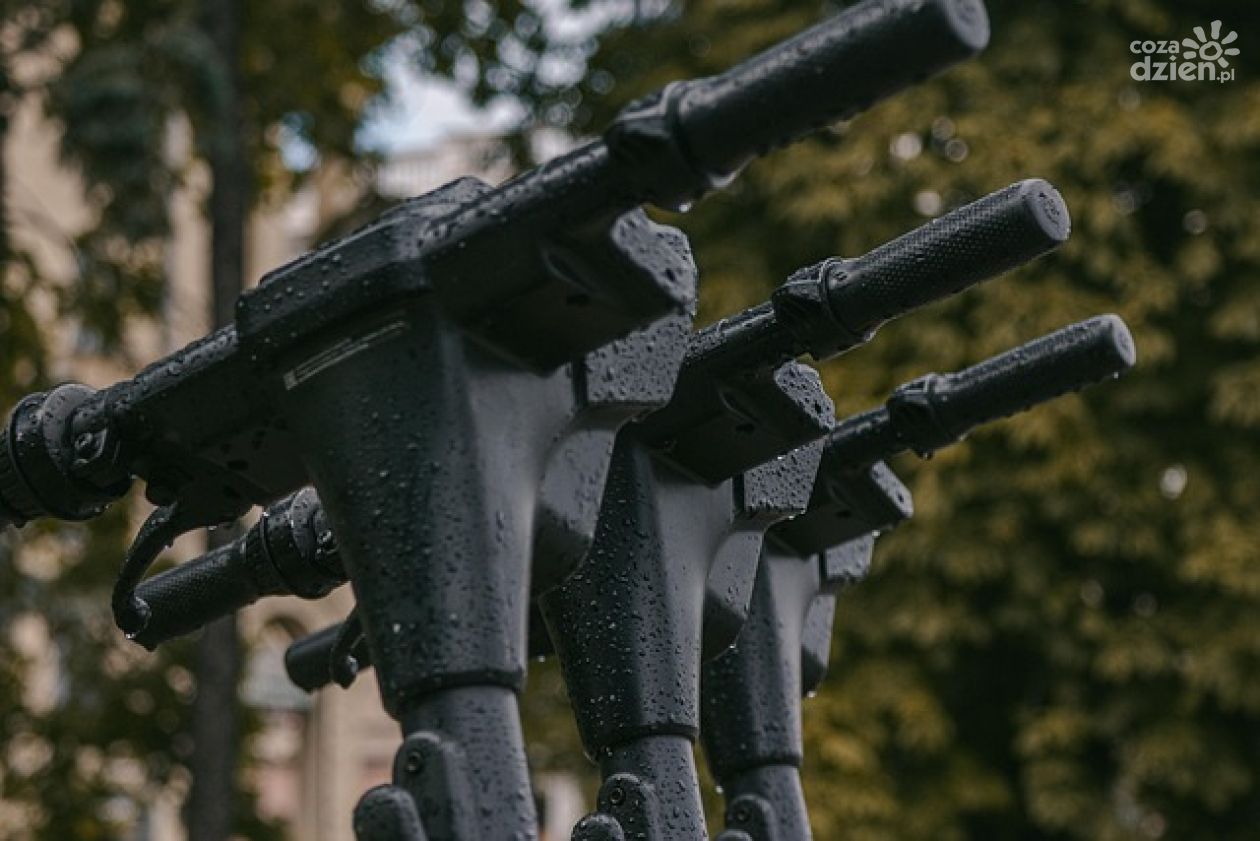 Zderzenie samochodu z hulajnogą elektryczną na ulicy Paderewskiego – 28-latek trafił do szpitala