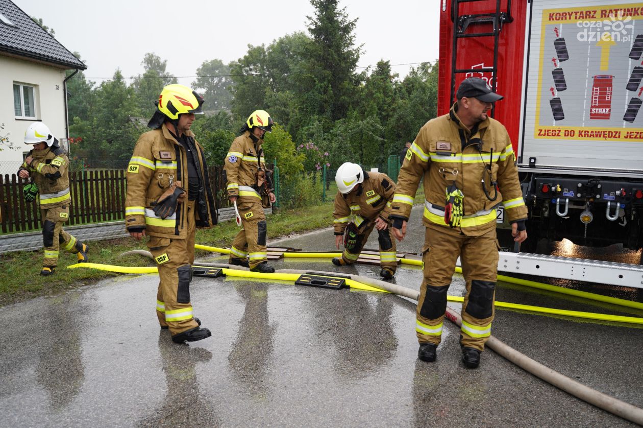Strażacy wciąż usuwają skutki opadów [GALERIA]