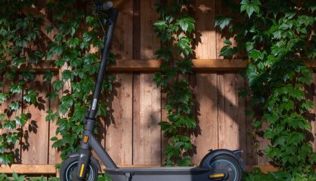 Apel Policji: Bezpieczna jazda hulajnogą elektryczną – obowiązki i przepisy