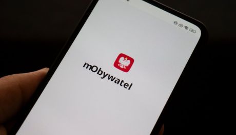 Koniec z papierami i kolejkami? Nowe usługi i uproszczenia w mObywatelu