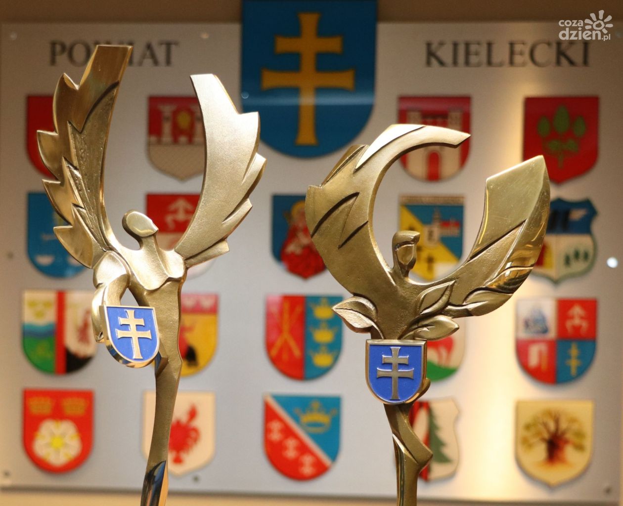 Powiat Kielecki uhonoruje wybitne postacie – trwa nabór kandydatów do prestiżowych tytułów