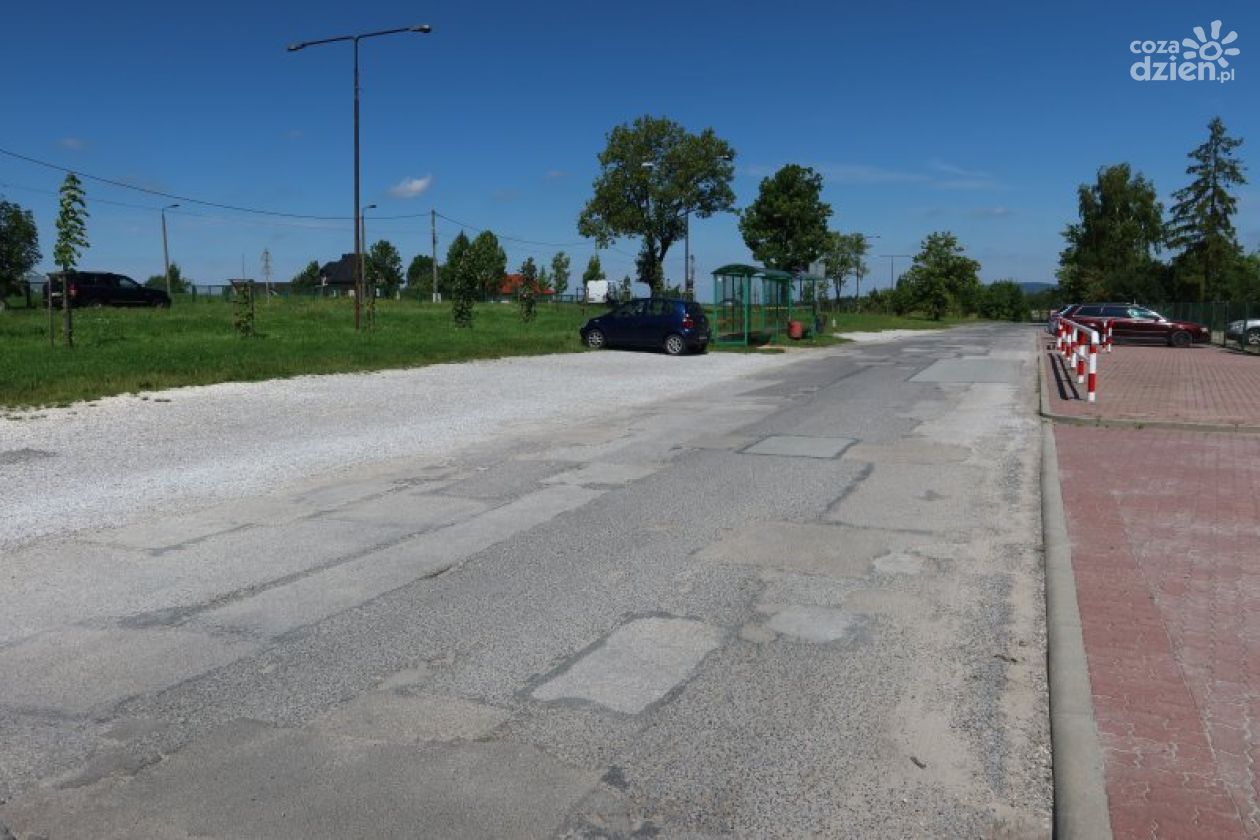 Piekoszów z 4,2 mln zł rządowego wsparcia na przebudowę drogi do szkoły