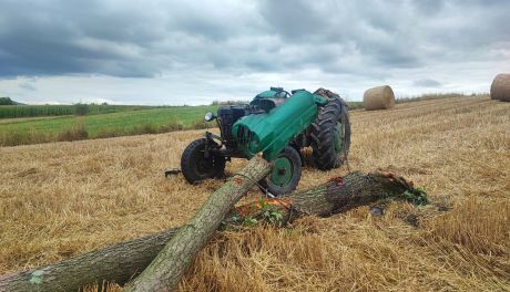 Tragiczny wypadek w gminie Waśniów. 57-latek zginął przygnieciony przez traktor