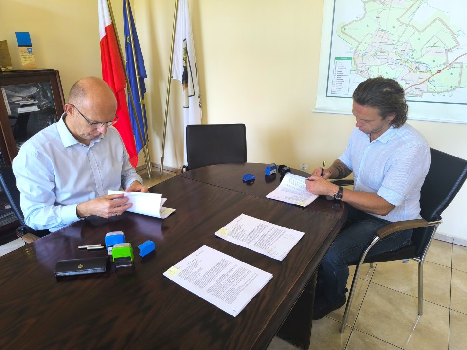 Podpisano umowę na przebudowę drogi w Tumlinie-Dąbrówce