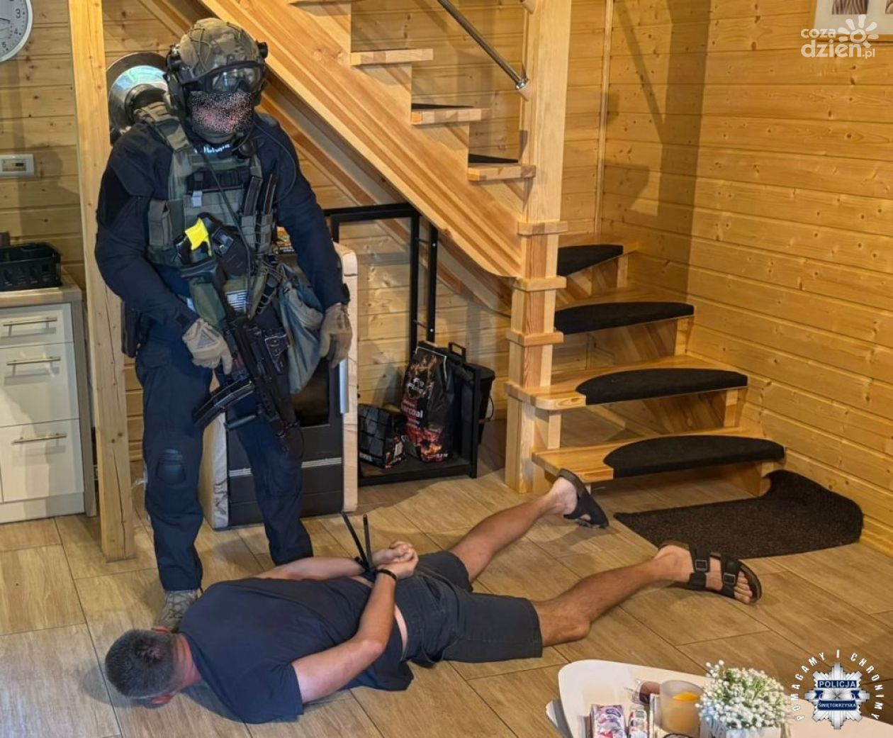 18 lat w ukryciu. Poszukiwany 45-latek wpadł w ręce policji