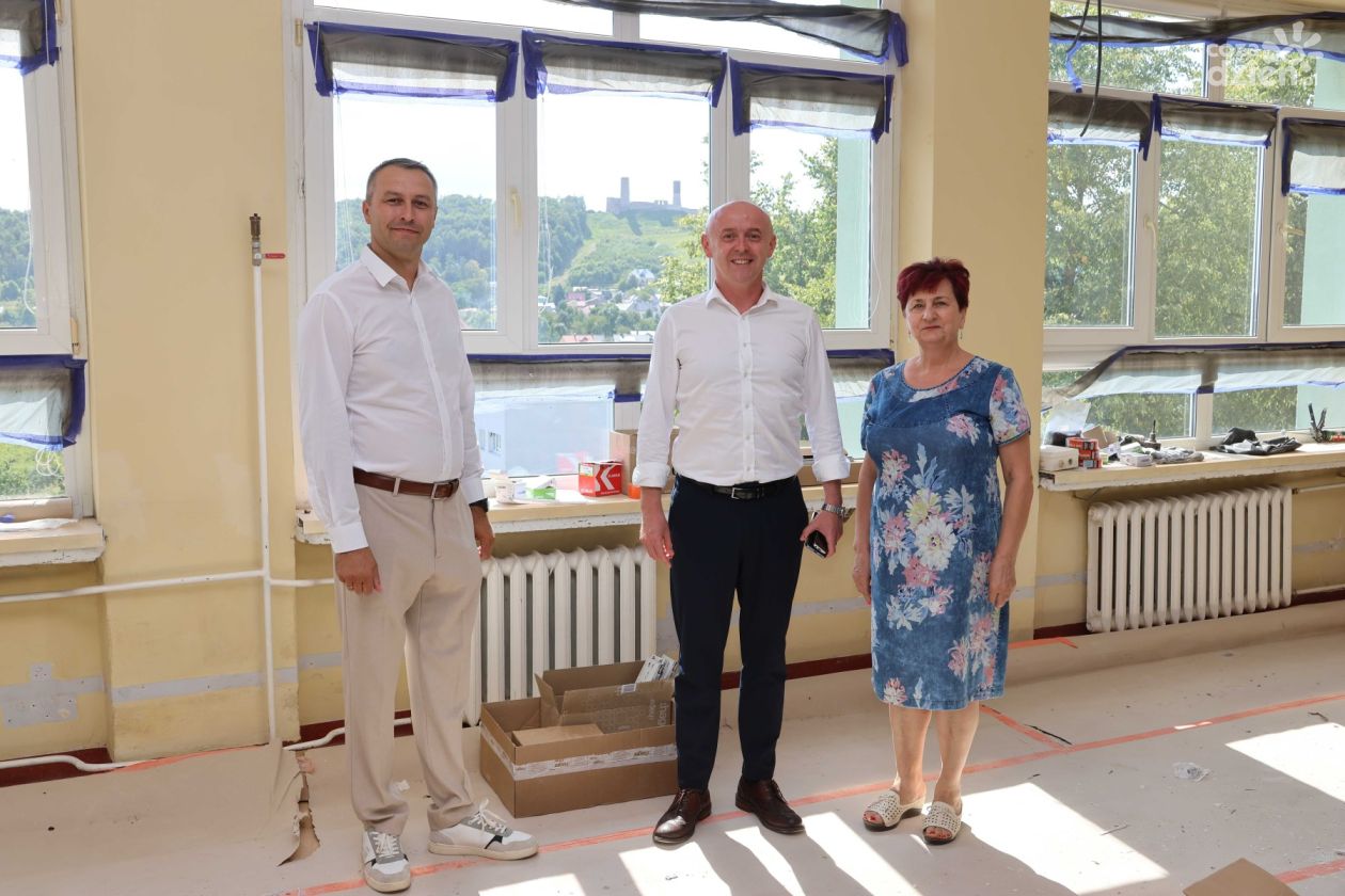 Nowoczesne pracownie w Powiatowym Zespole Szkół w Chęcinach – inwestycja w przyszłość uczniów