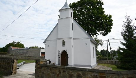 Kaplica pw. Matki Boskiej Częstochowskiej w Domaszowicach odzyskała dawny blask