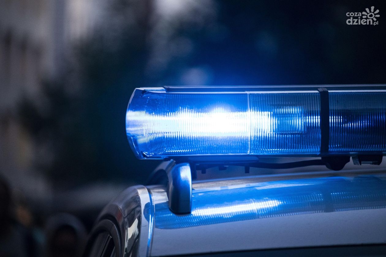 Bohaterska akcja policjantów uratowała życie kobiety