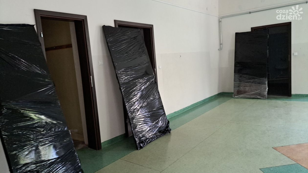 Zamiast dzieci w ostrowieckiej PSP nr 1 pojawią się fachowcy  