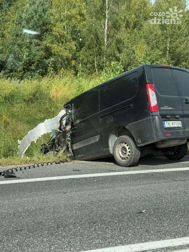 Wypadek na drodze krajowej nr 74 w Ćmińsku. Droga zablokowana