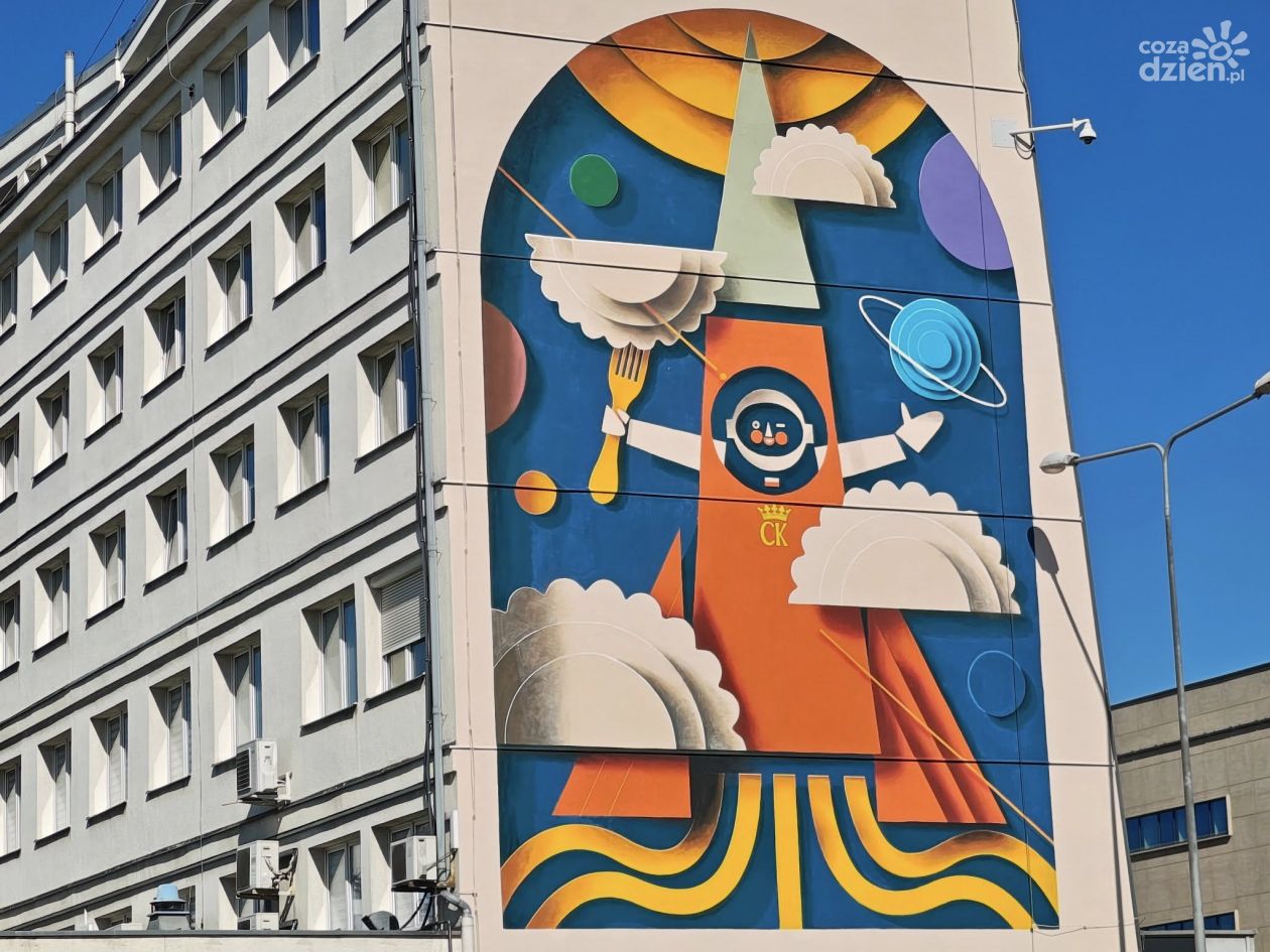 Kosmiczne pierogi z Kielc na muralu