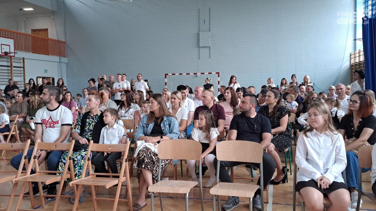 Najmłodsi ostrowieccy uczniowie z wyprawkami sfinansowanymi przez gminę 