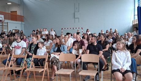 Najmłodsi ostrowieccy uczniowie z wyprawkami sfinansowanymi przez gminę 