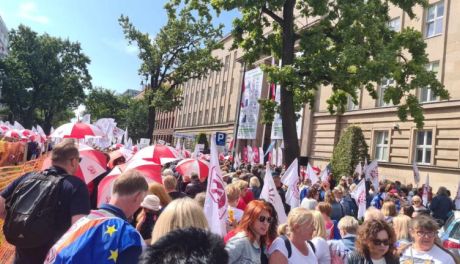 Niezadowoleni nauczyciele znowu manifestują w stolicy 